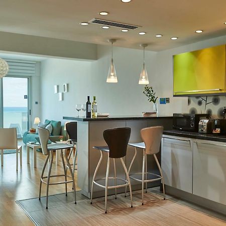 Finikoudes Luxury Apartments Larnaca Ngoại thất bức ảnh