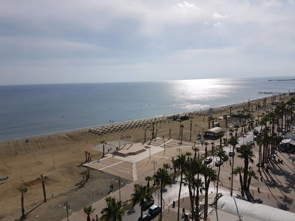 Finikoudes Luxury Apartments Larnaca Ngoại thất bức ảnh
