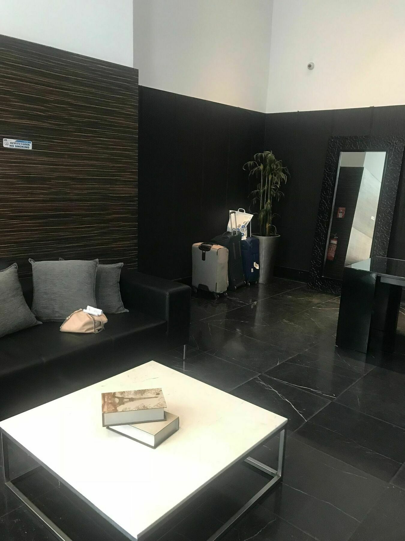 Finikoudes Luxury Apartments Larnaca Ngoại thất bức ảnh