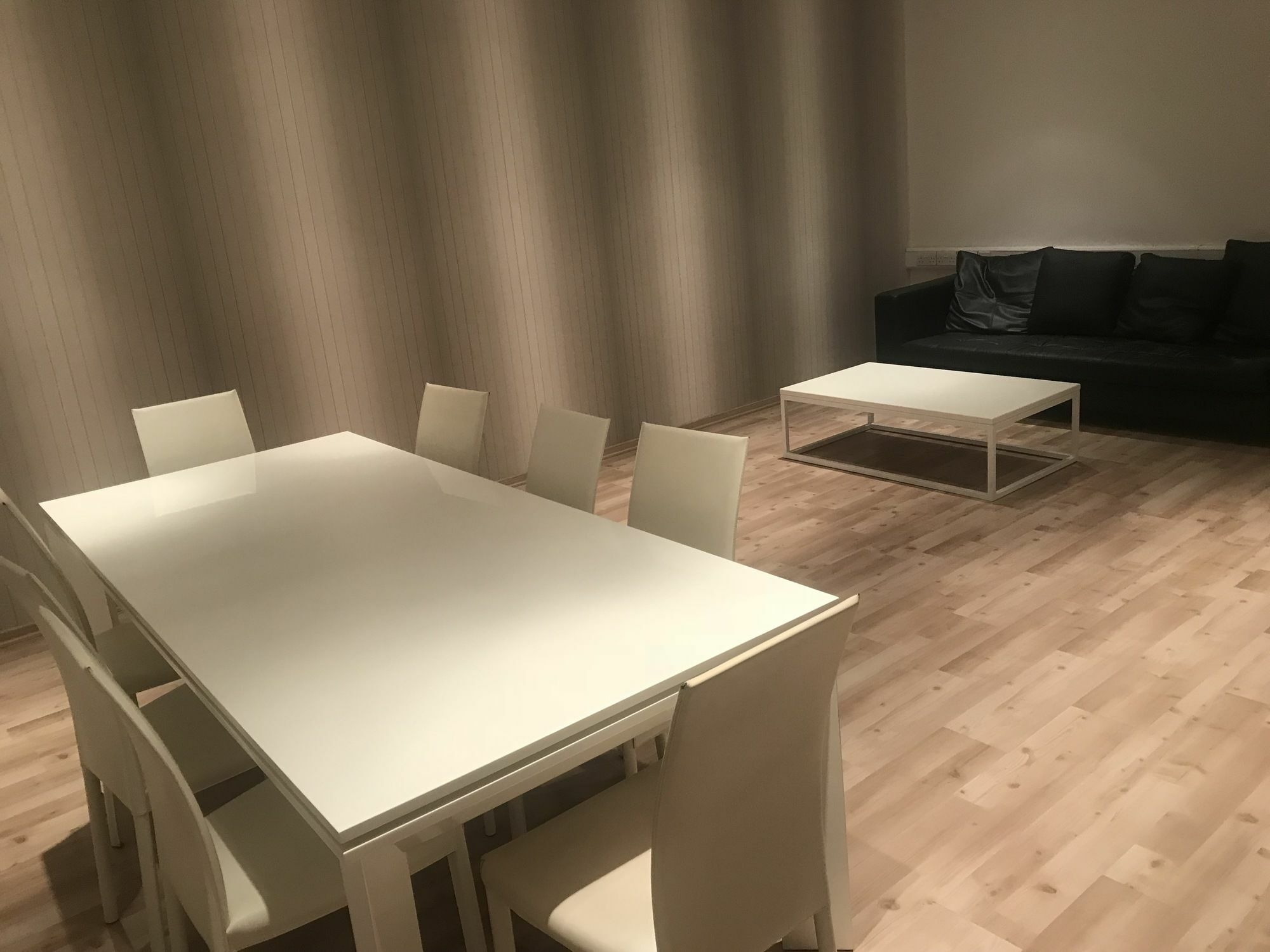 Finikoudes Luxury Apartments Larnaca Ngoại thất bức ảnh
