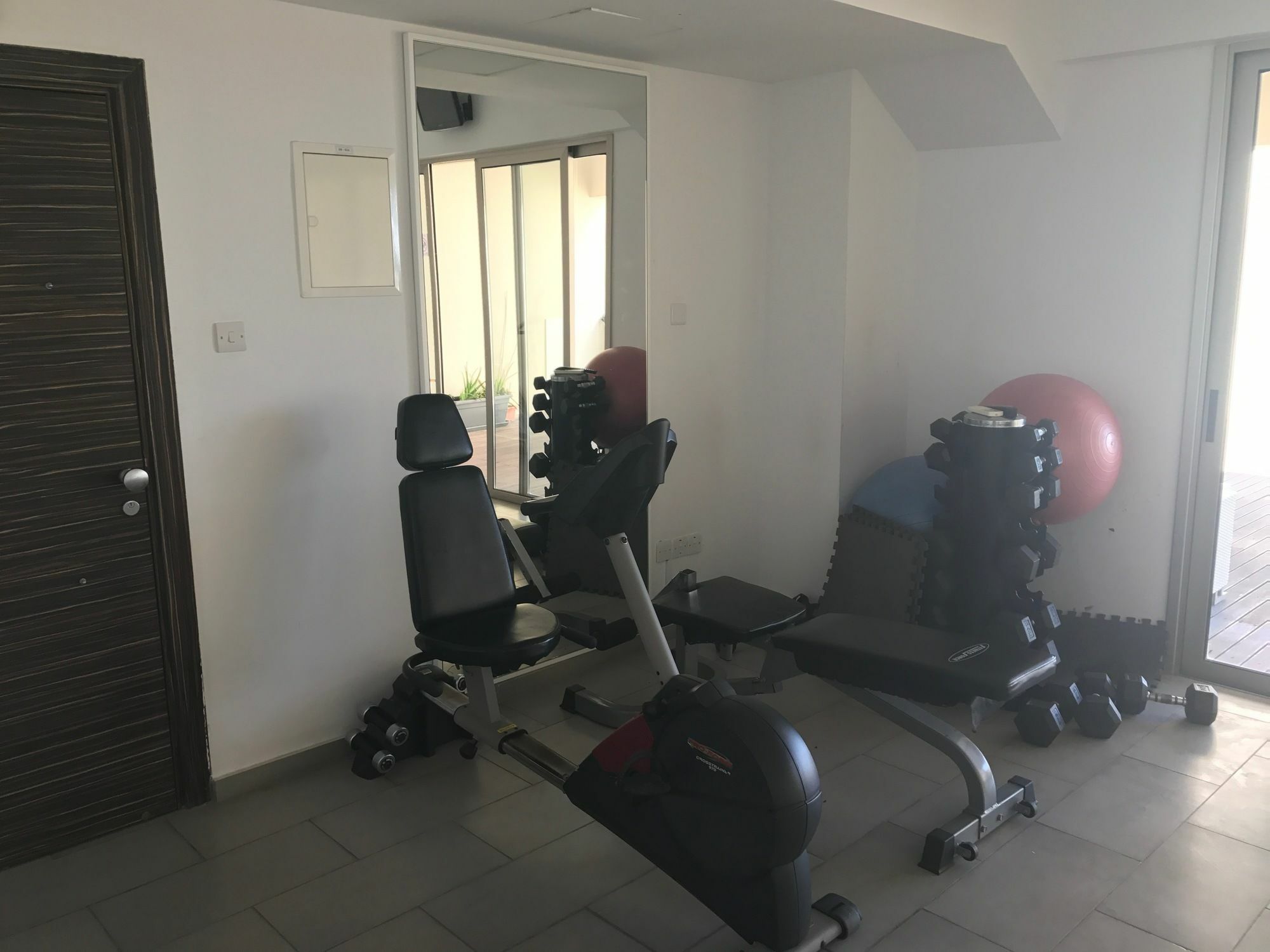 Finikoudes Luxury Apartments Larnaca Ngoại thất bức ảnh