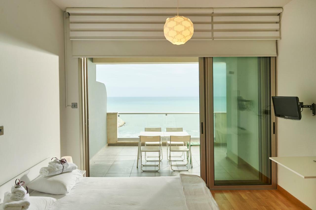 Finikoudes Luxury Apartments Larnaca Ngoại thất bức ảnh