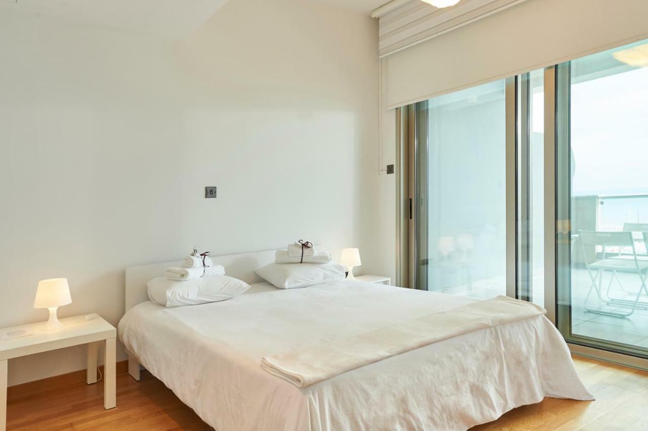 Finikoudes Luxury Apartments Larnaca Ngoại thất bức ảnh