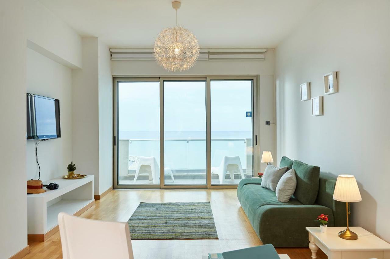 Finikoudes Luxury Apartments Larnaca Ngoại thất bức ảnh