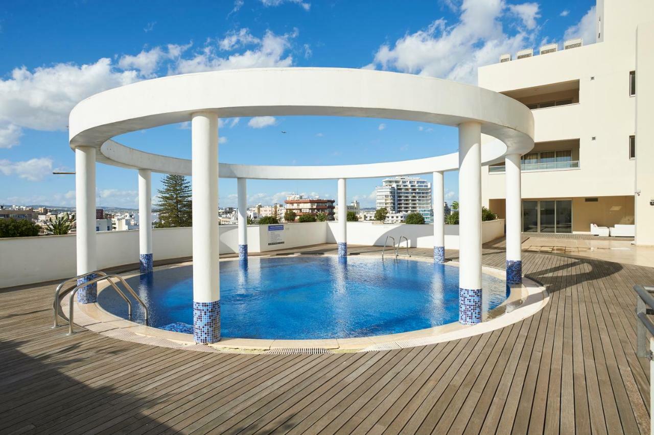 Finikoudes Luxury Apartments Larnaca Ngoại thất bức ảnh
