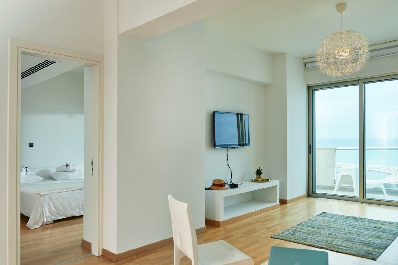 Finikoudes Luxury Apartments Larnaca Ngoại thất bức ảnh