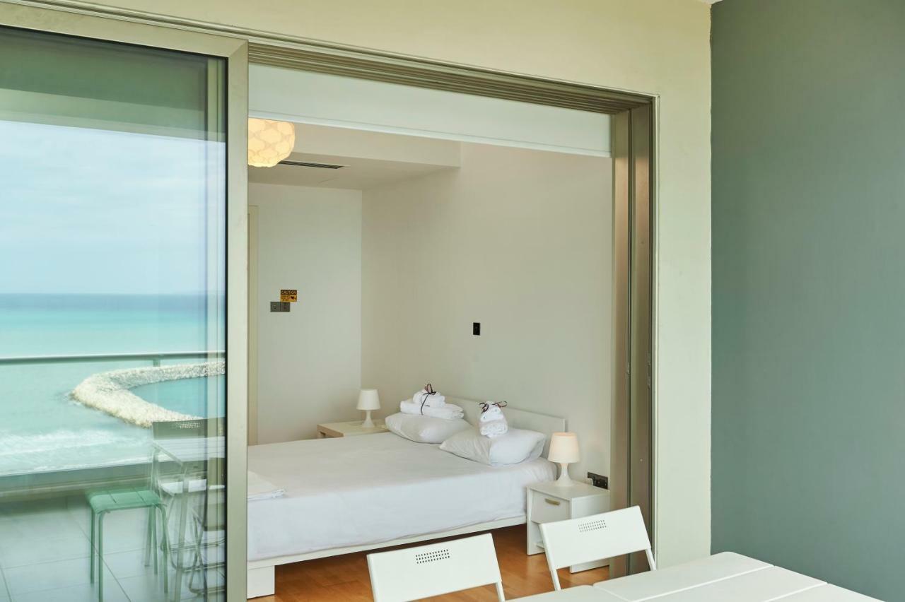Finikoudes Luxury Apartments Larnaca Ngoại thất bức ảnh