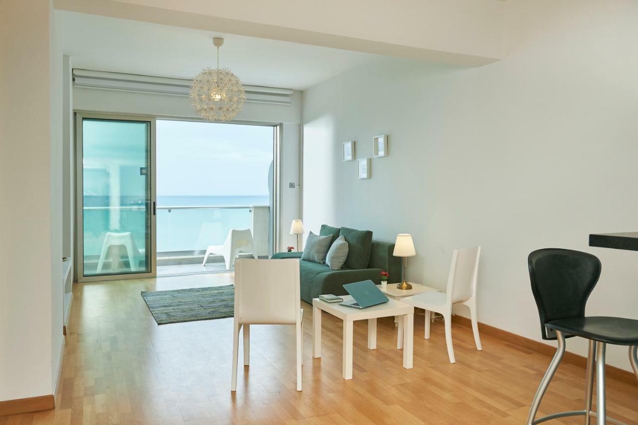 Finikoudes Luxury Apartments Larnaca Ngoại thất bức ảnh