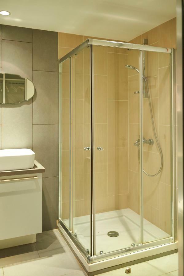 Finikoudes Luxury Apartments Larnaca Ngoại thất bức ảnh