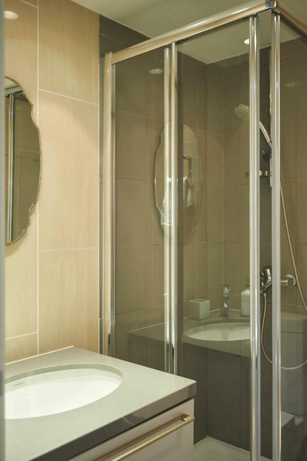 Finikoudes Luxury Apartments Larnaca Ngoại thất bức ảnh
