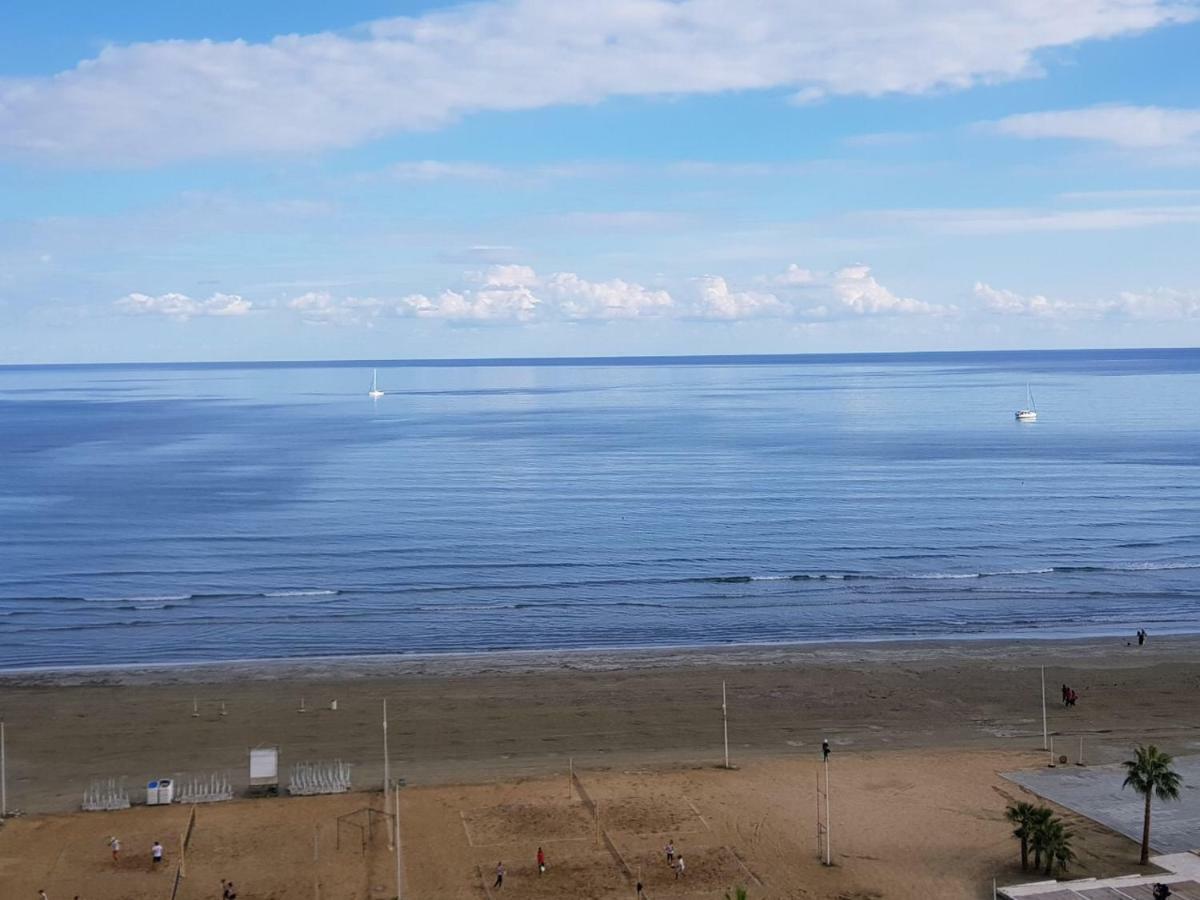 Finikoudes Luxury Apartments Larnaca Ngoại thất bức ảnh