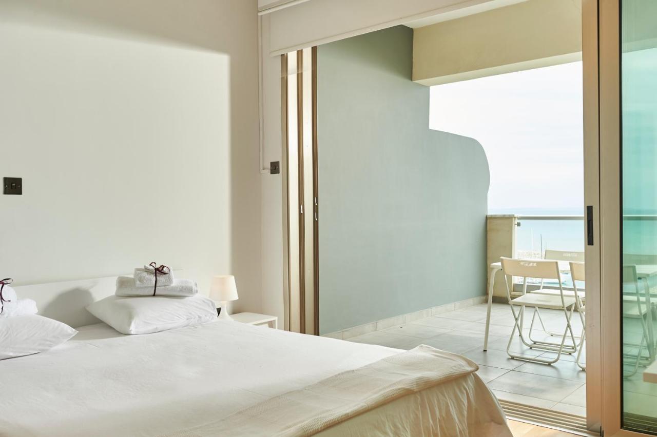 Finikoudes Luxury Apartments Larnaca Ngoại thất bức ảnh